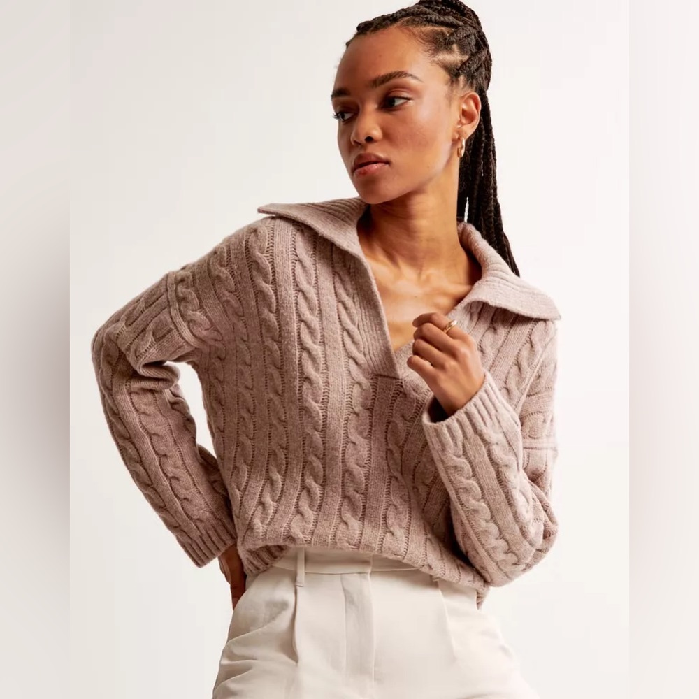 ABERCROMBIE & FITCH Cable Notch-Neck Sweater in Taupe